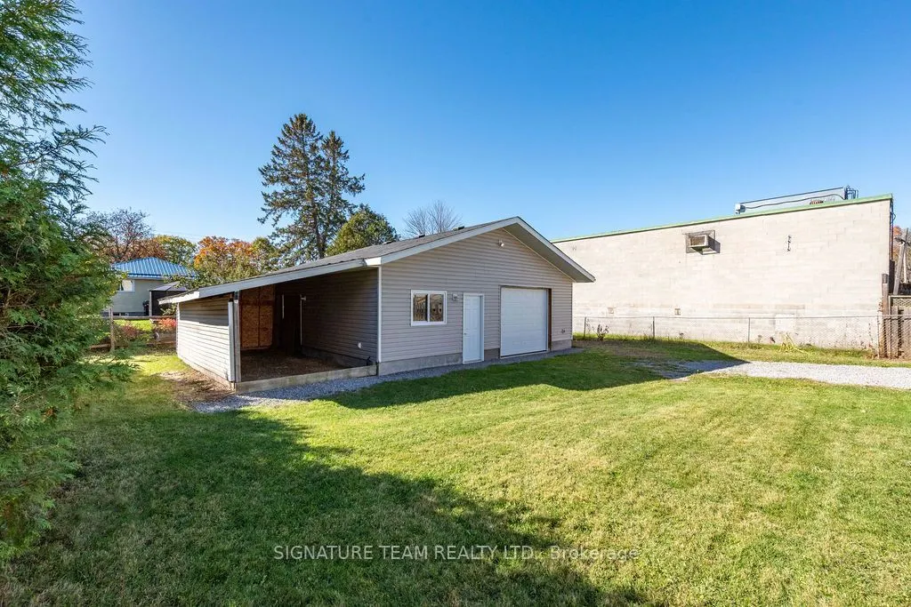 594 Hamilton Street W