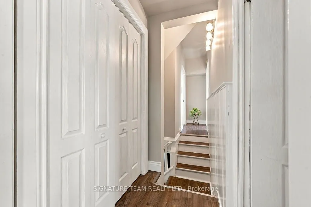 594 Hamilton Street W