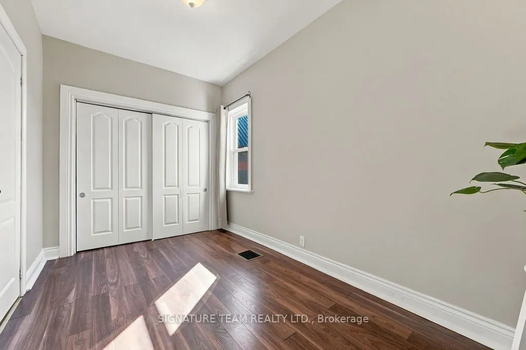 594 Hamilton Street W