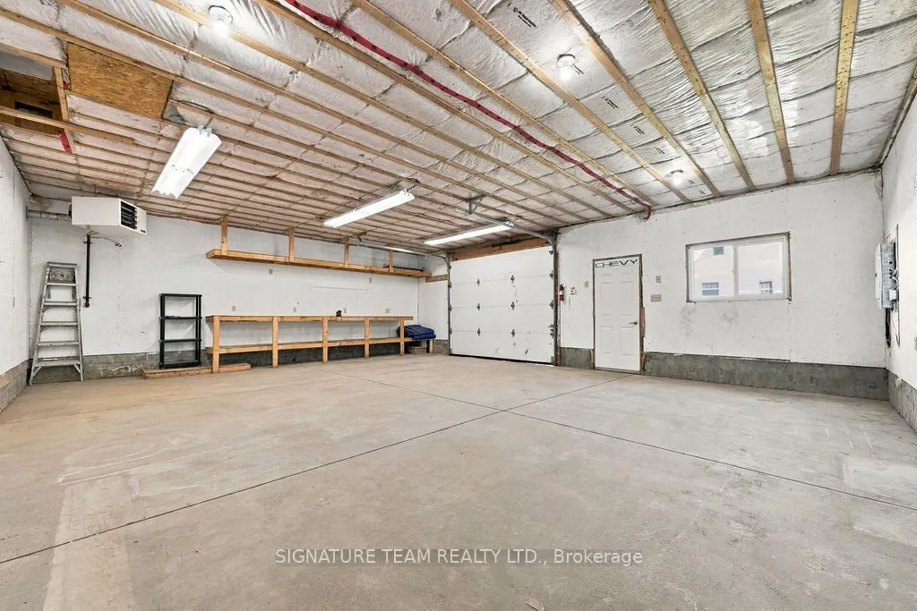 594 Hamilton Street W