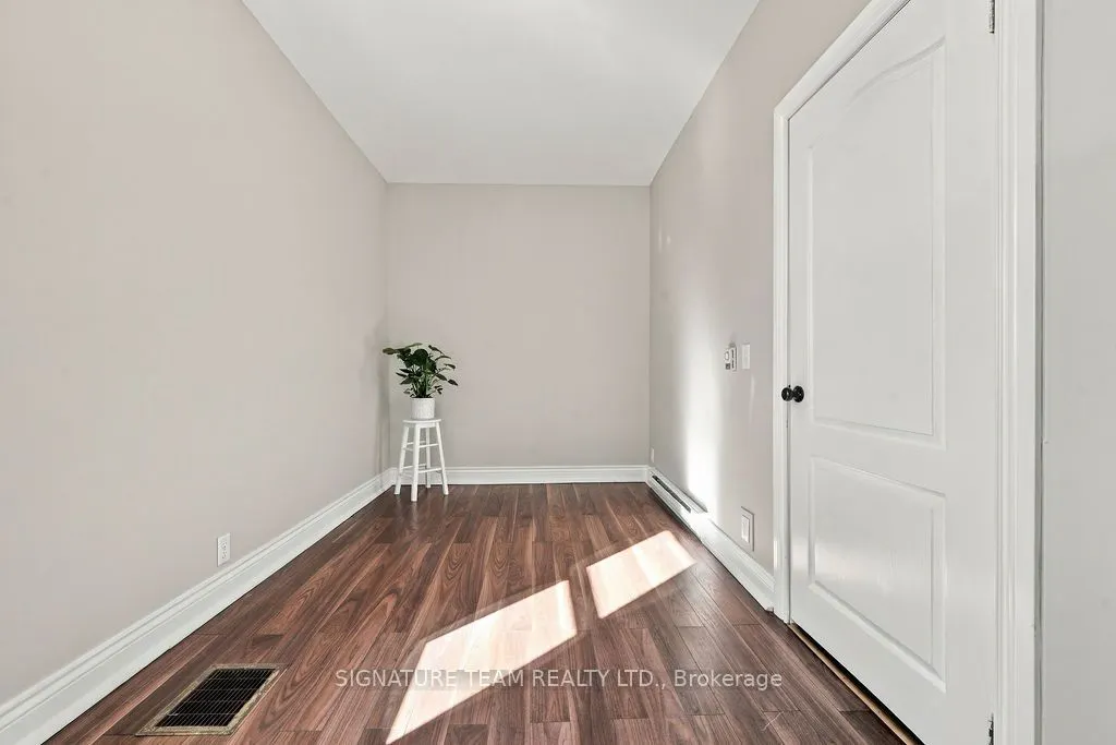 594 Hamilton Street W