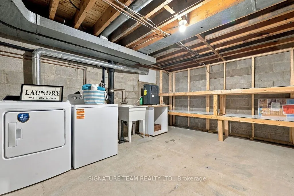 594 Hamilton Street W