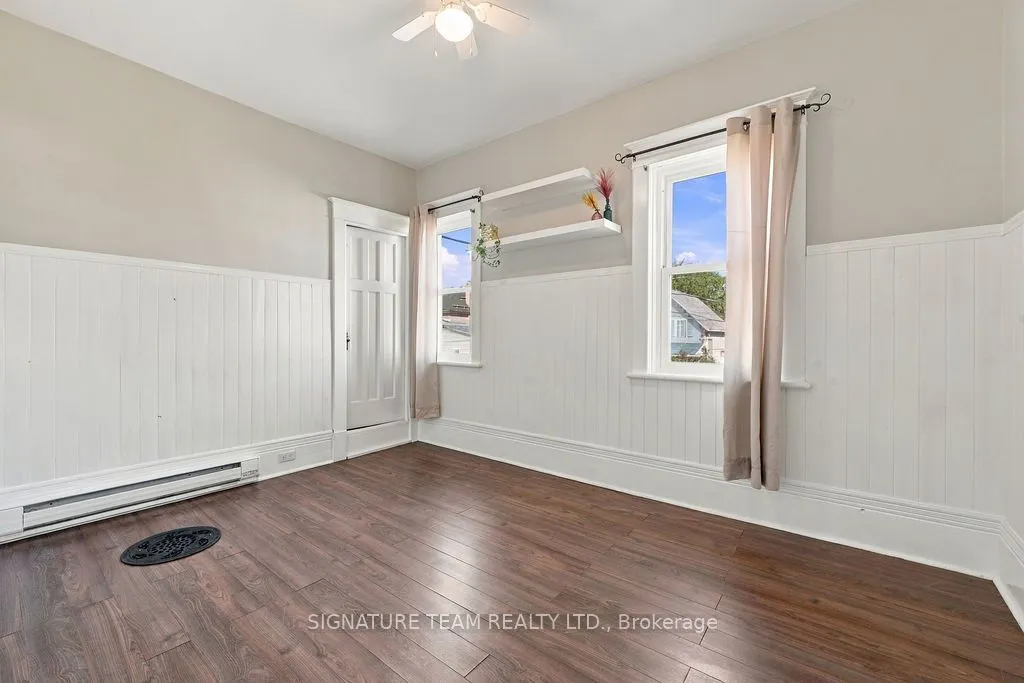594 Hamilton Street W