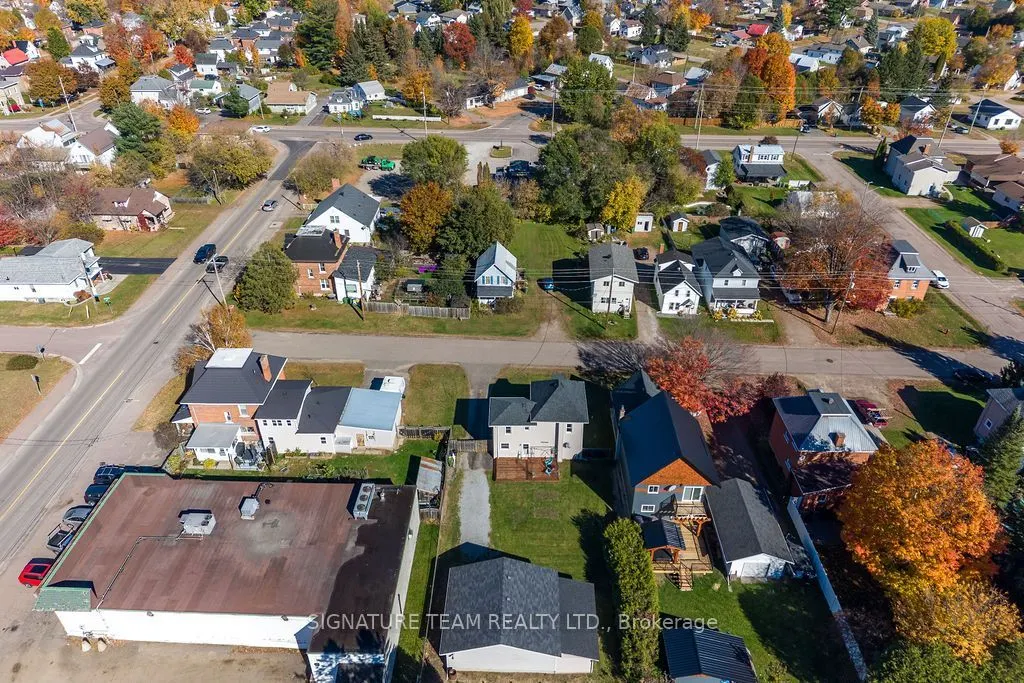 594 Hamilton Street W