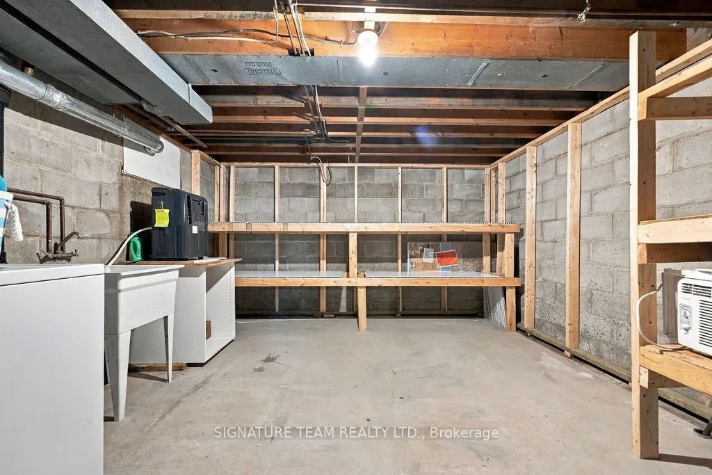594 Hamilton Street W