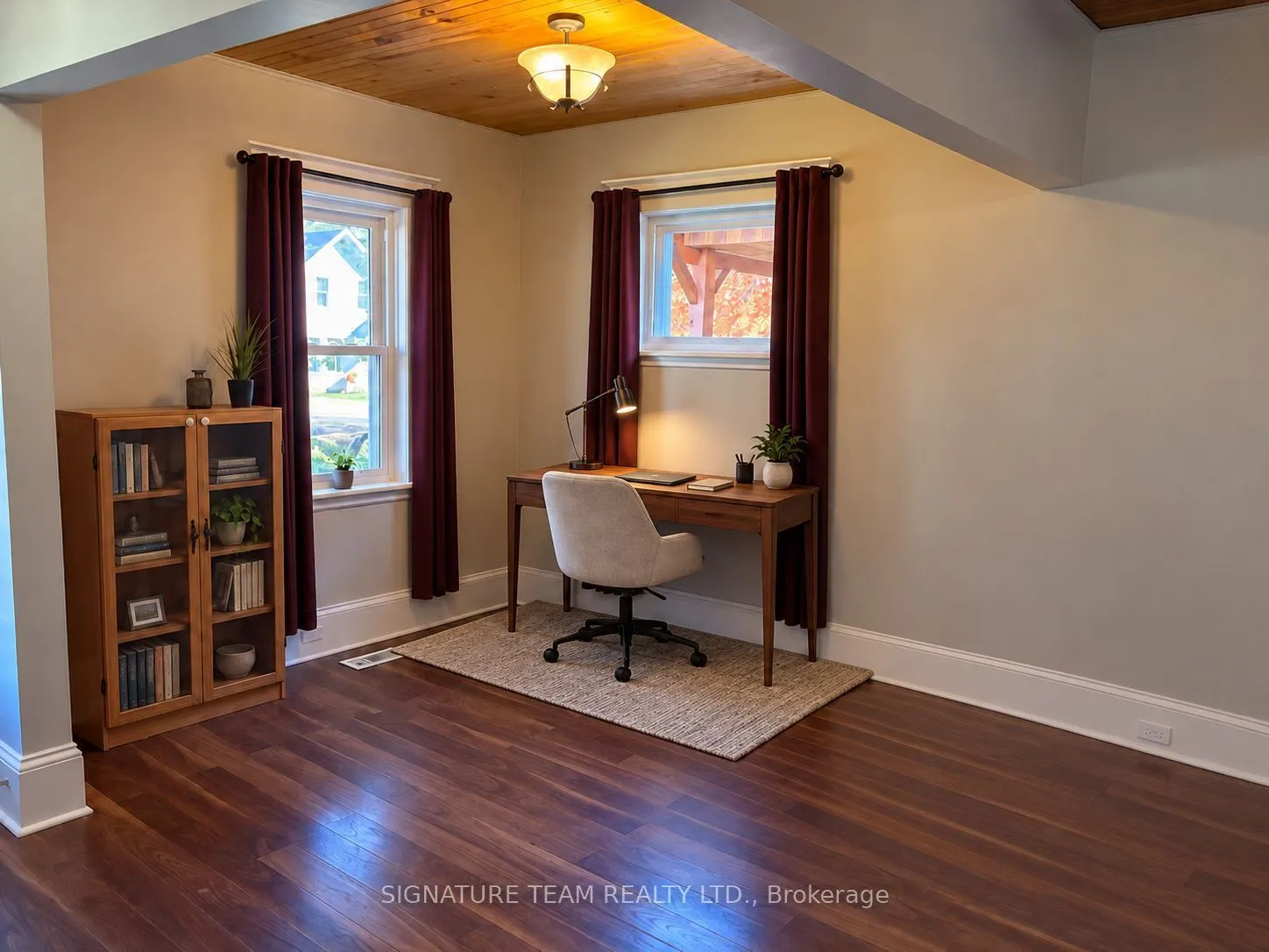 594 Hamilton Street W