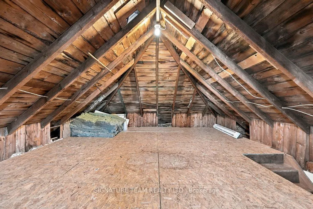 594 Hamilton Street W
