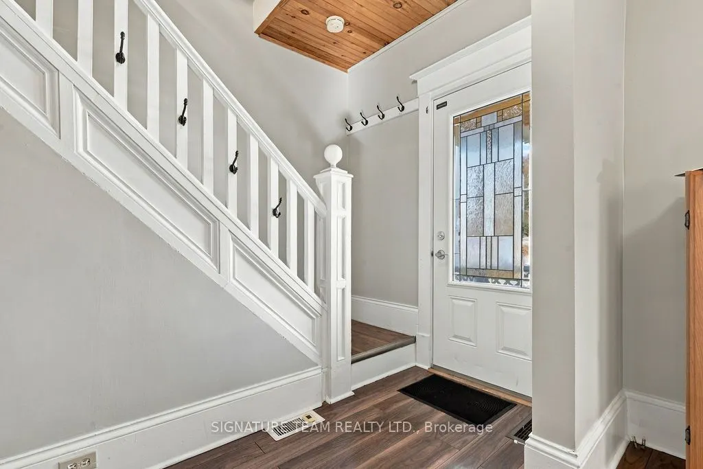 594 Hamilton Street W