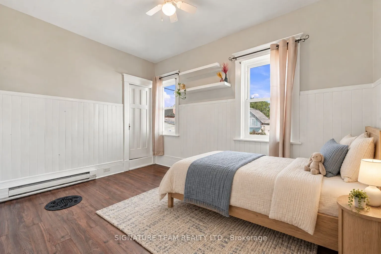594 Hamilton Street W
