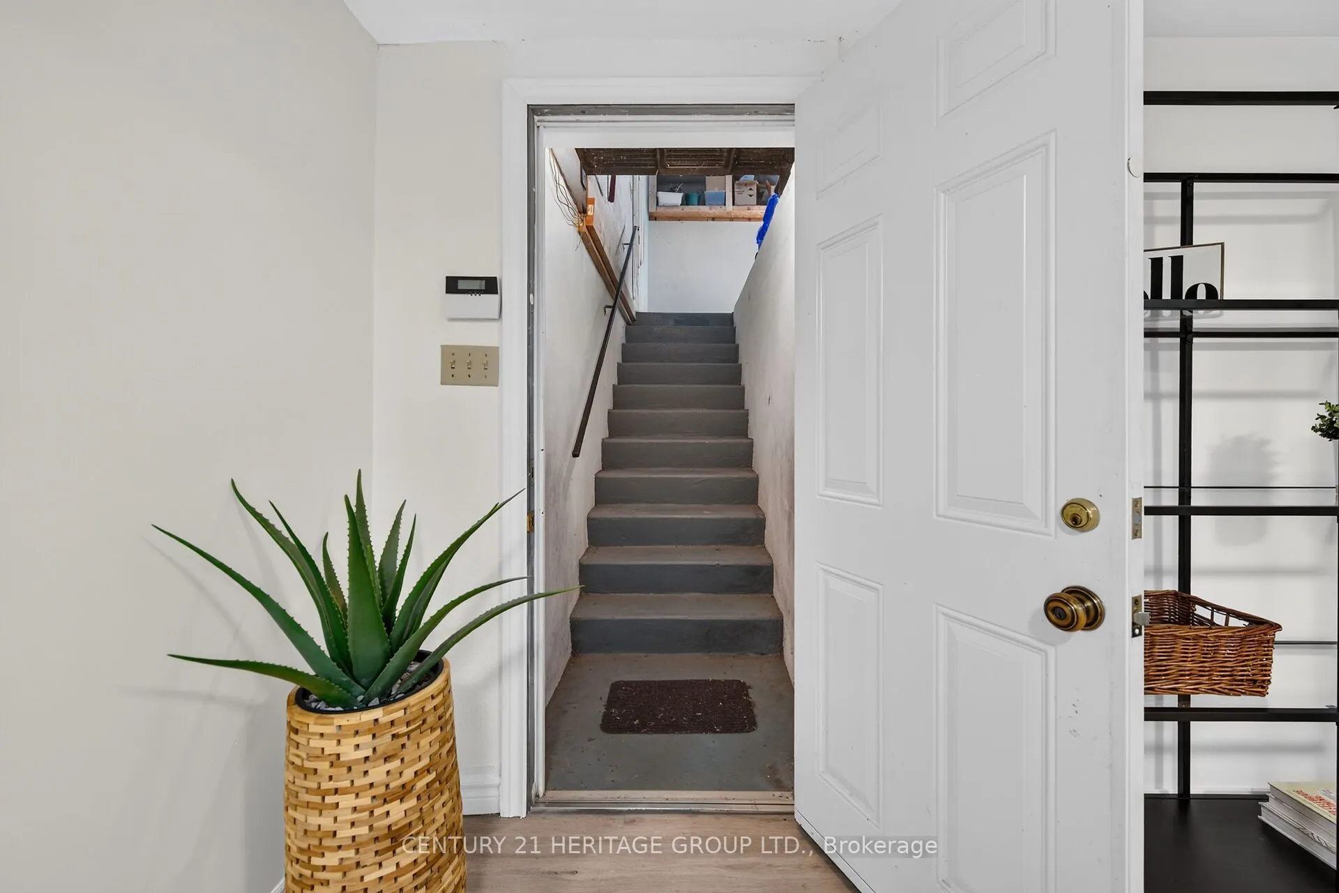 19 Meadowbrook Crescent