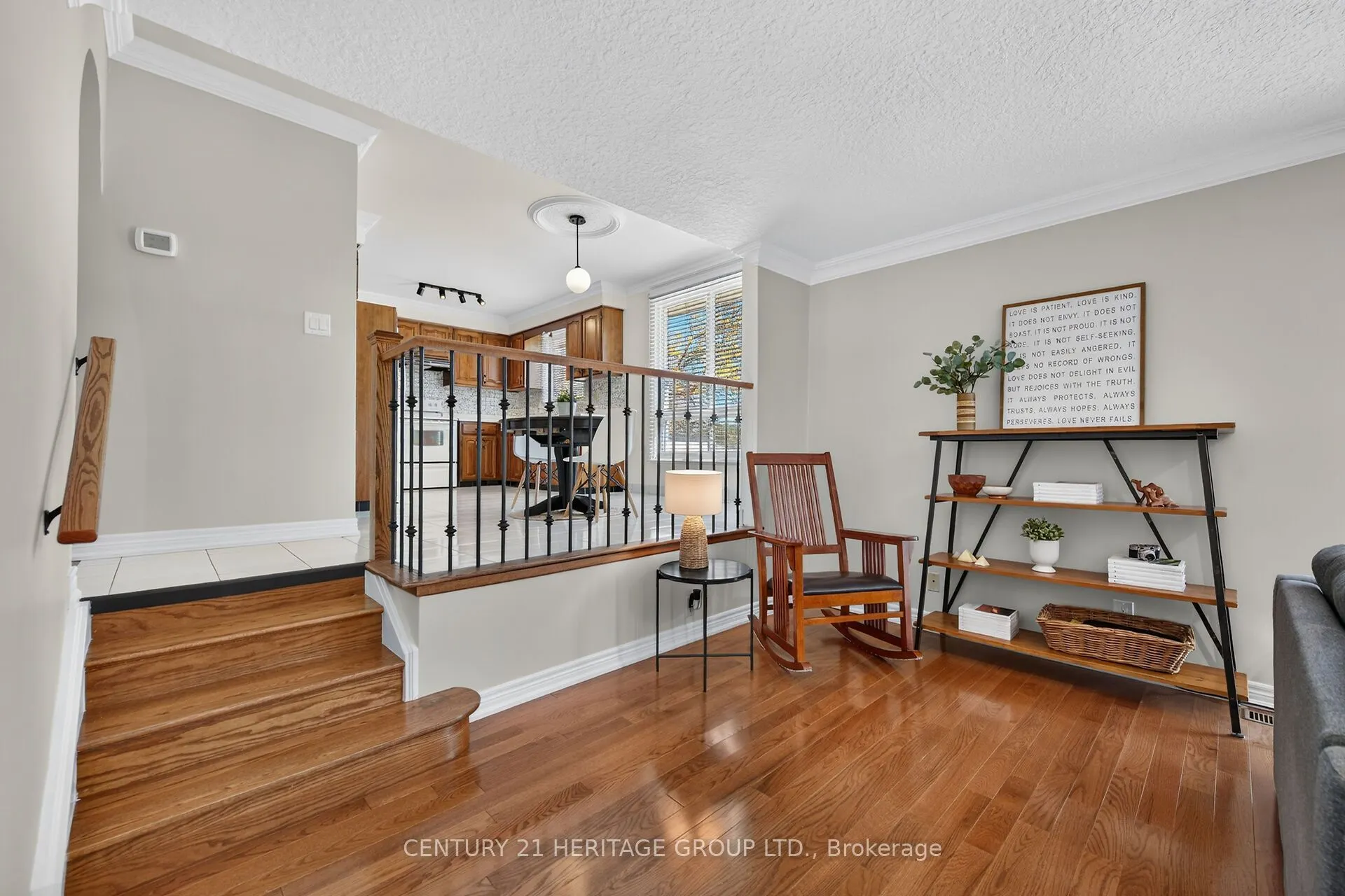 19 Meadowbrook Crescent