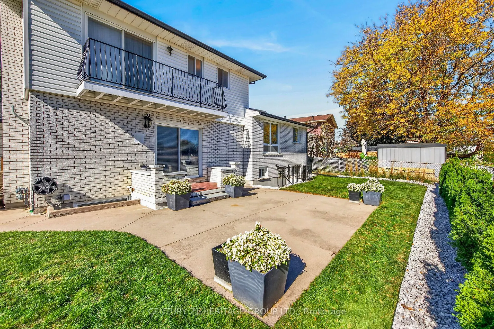 19 Meadowbrook Crescent