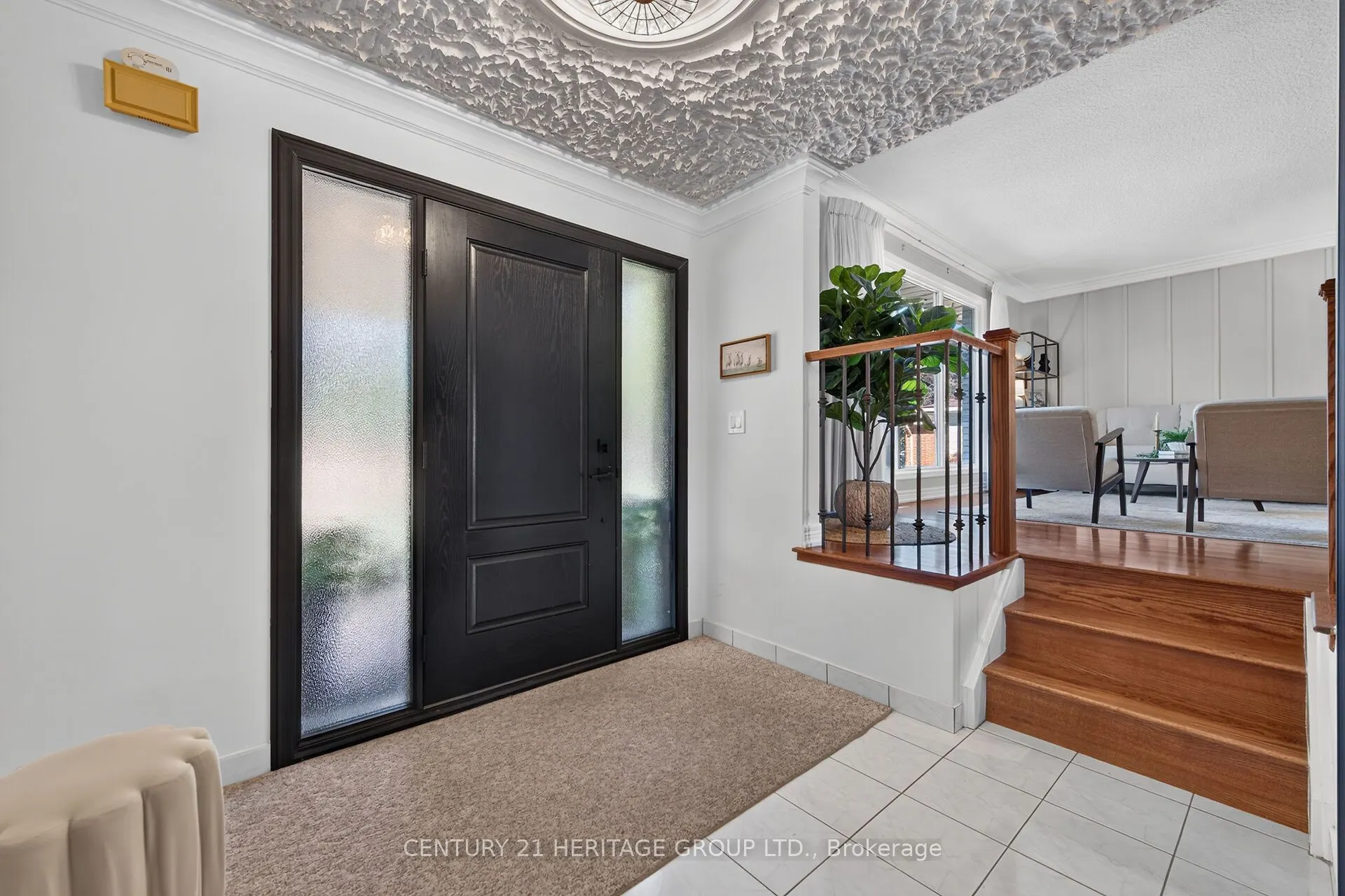 19 Meadowbrook Crescent