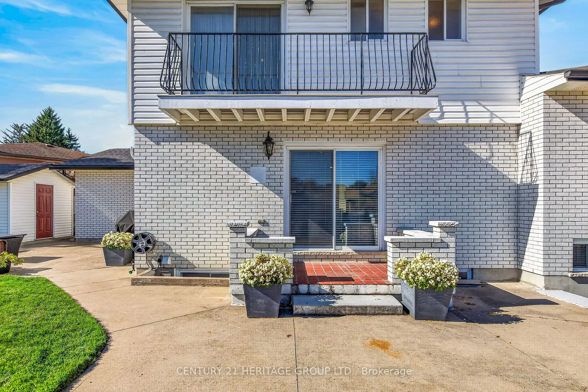 19 Meadowbrook Crescent