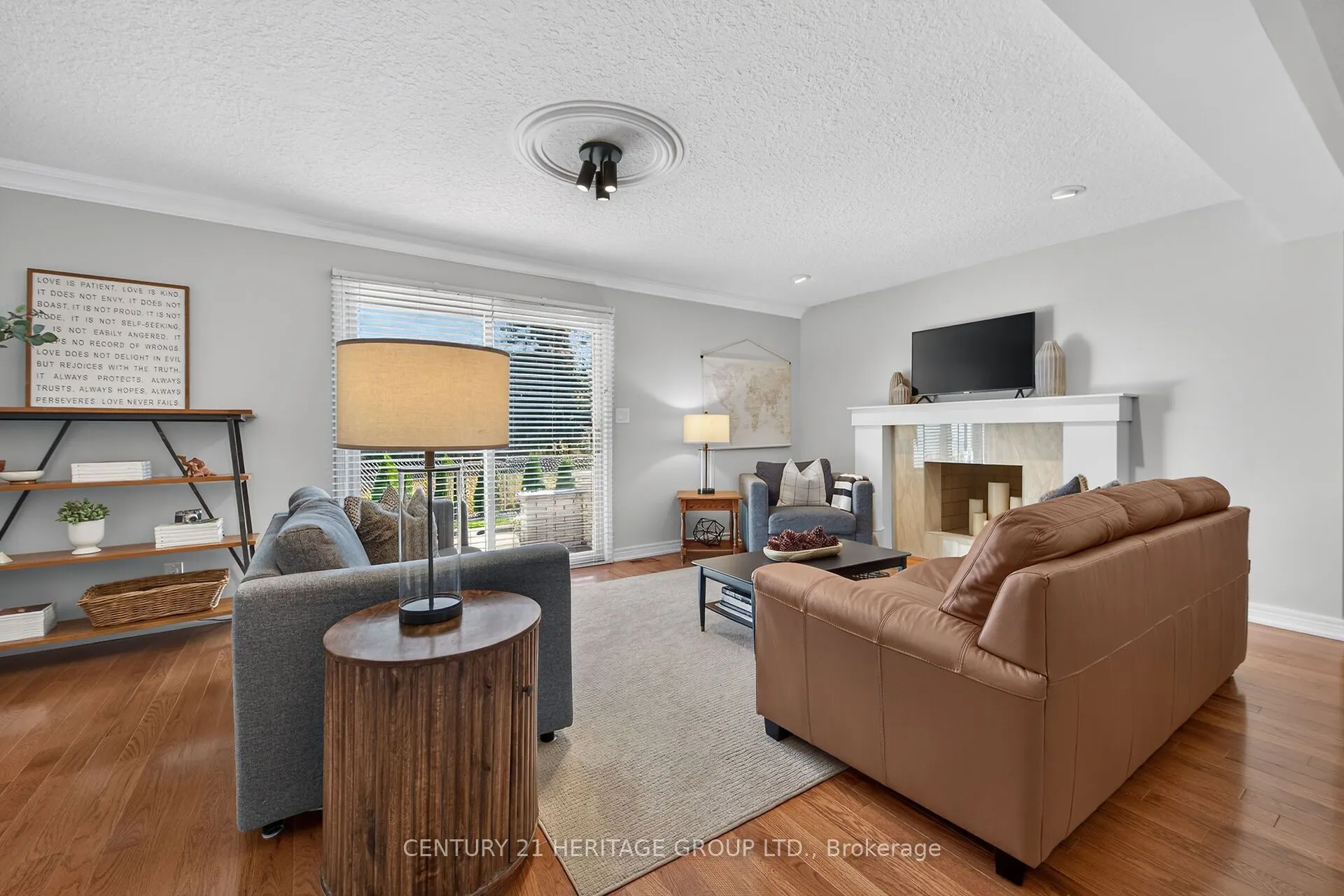 19 Meadowbrook Crescent