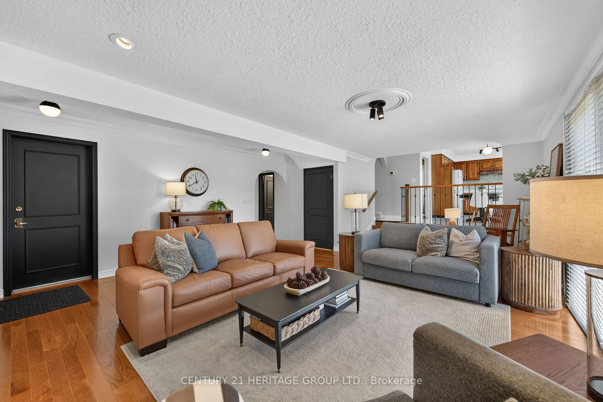 19 Meadowbrook Crescent