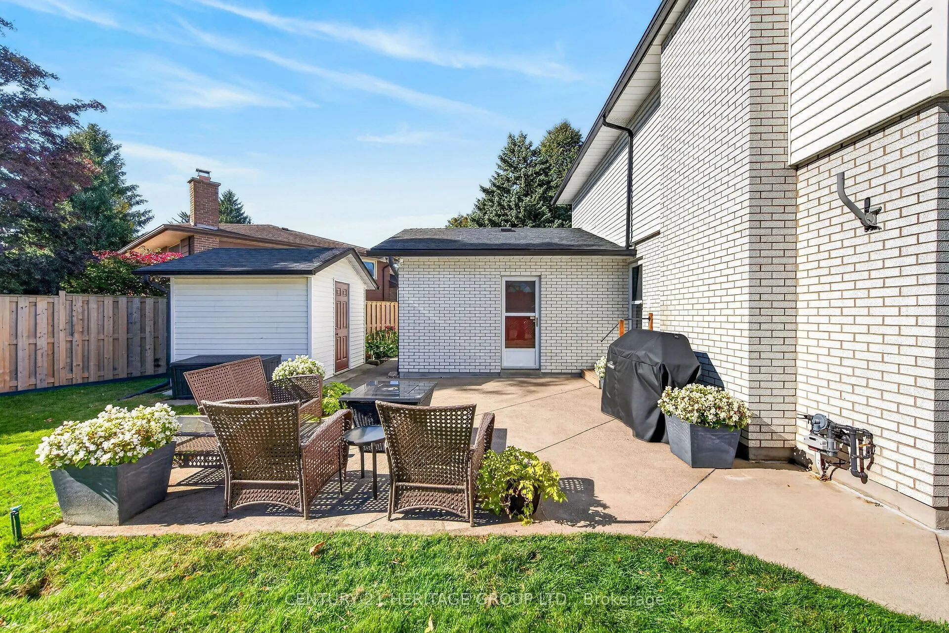 19 Meadowbrook Crescent