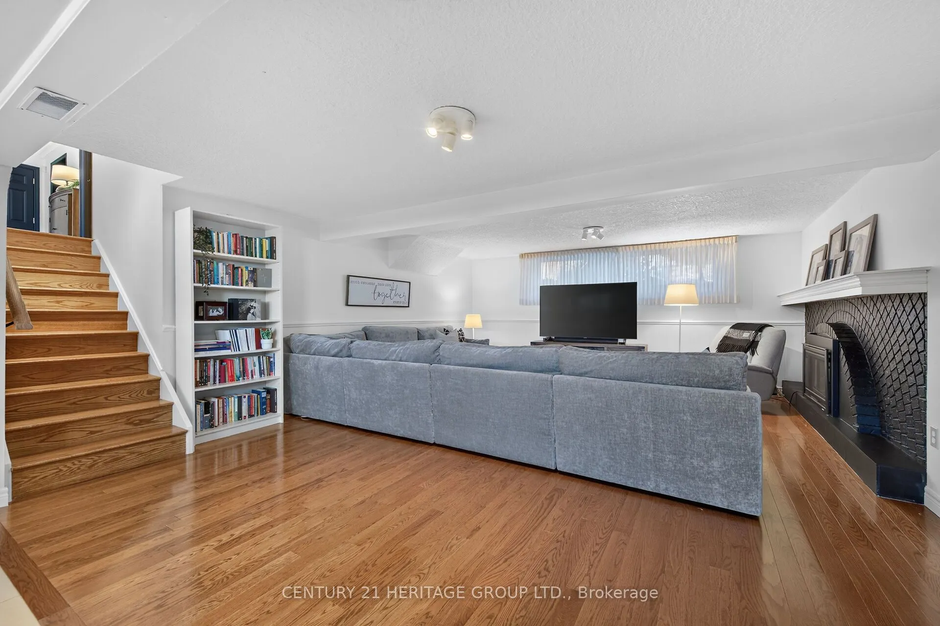 19 Meadowbrook Crescent
