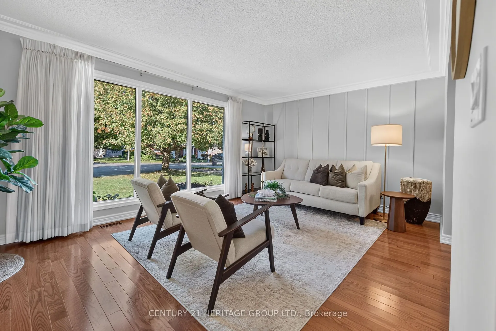 19 Meadowbrook Crescent