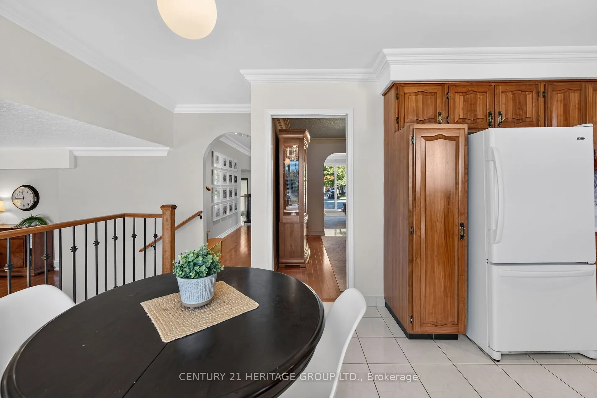 19 Meadowbrook Crescent