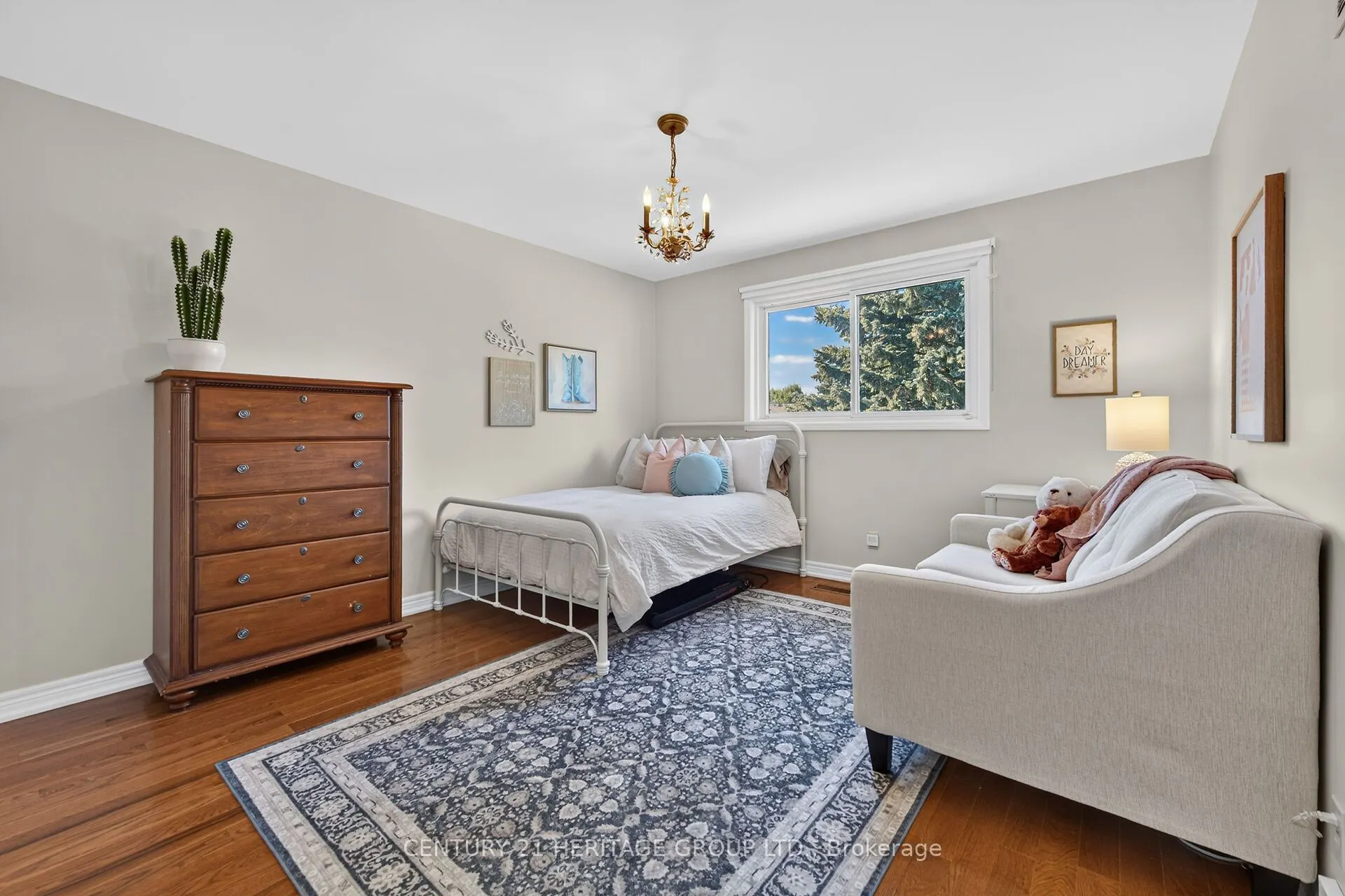 19 Meadowbrook Crescent