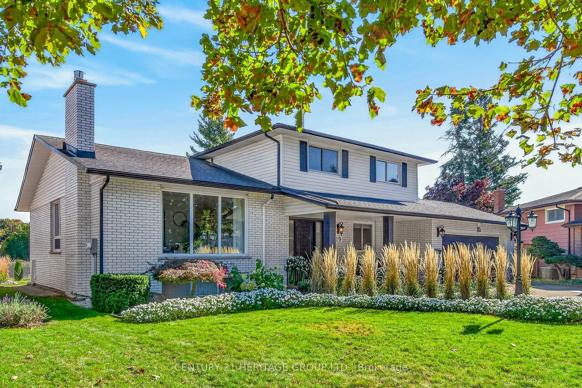 19 Meadowbrook Crescent