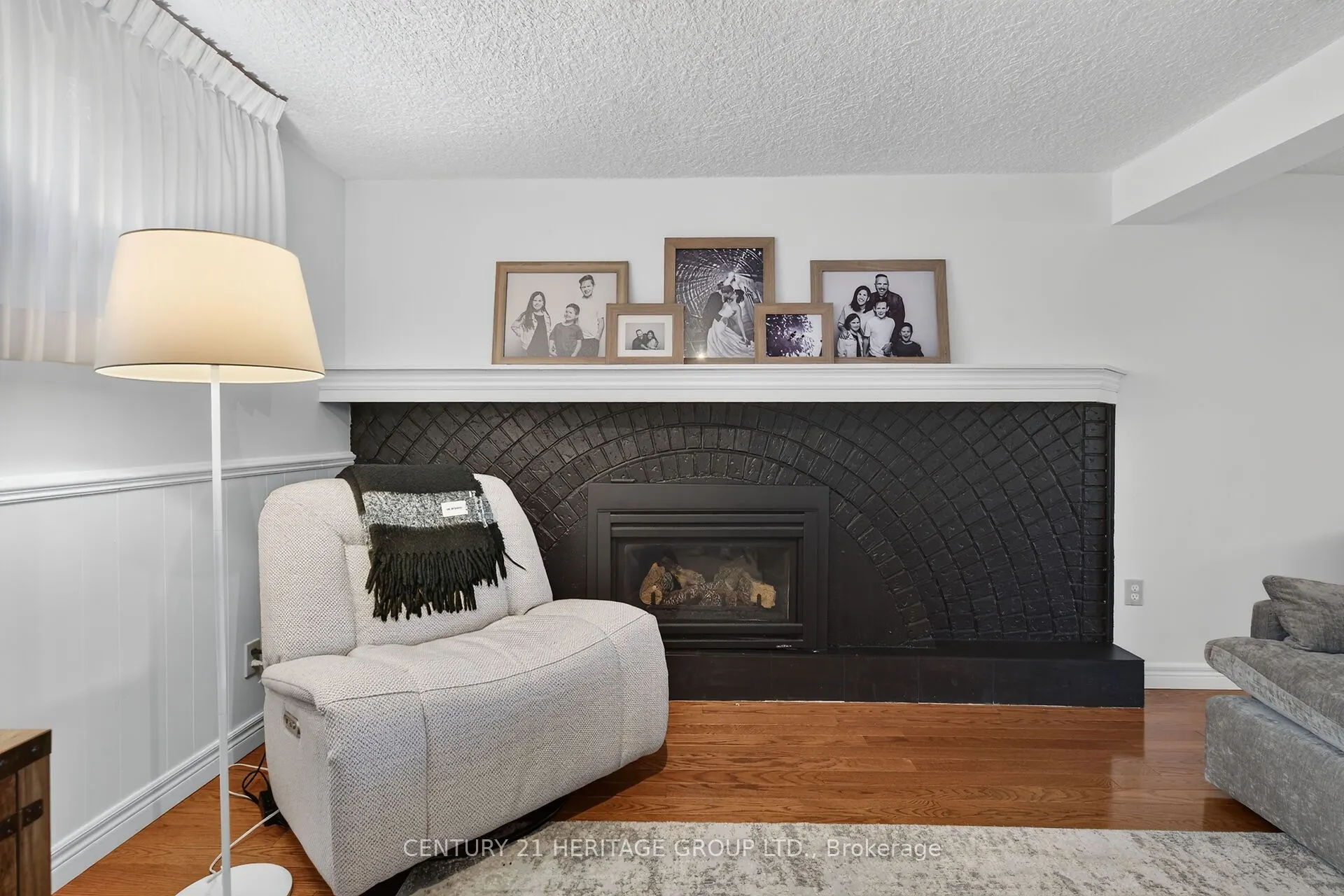 19 Meadowbrook Crescent
