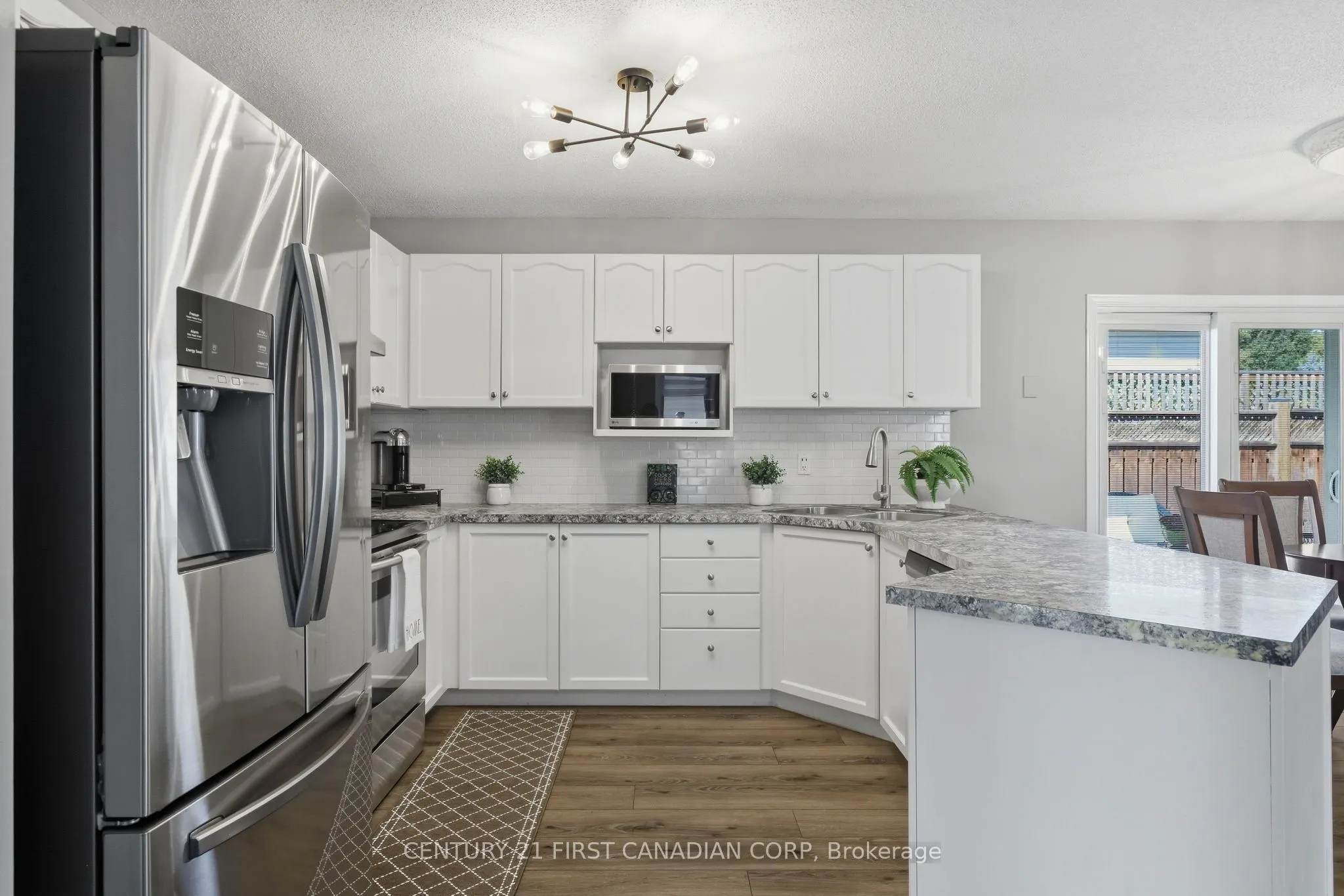 546 Talltree Crescent