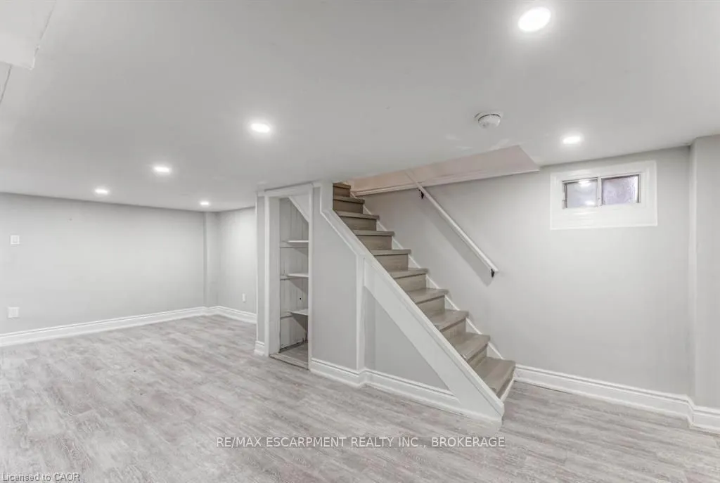 32 Lloyd Street #1