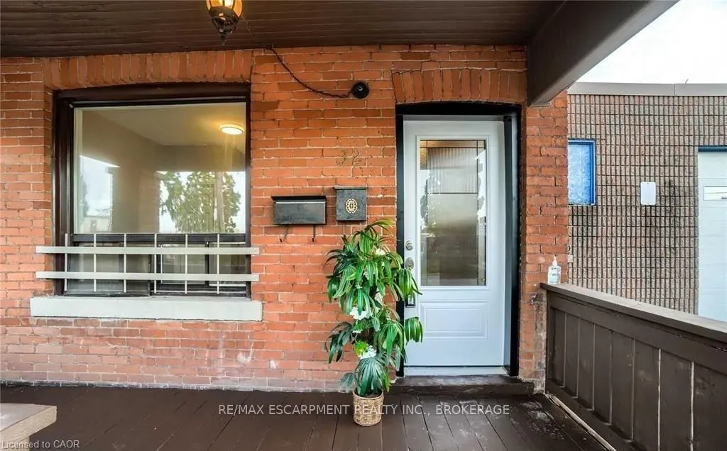 32 Lloyd Street #1