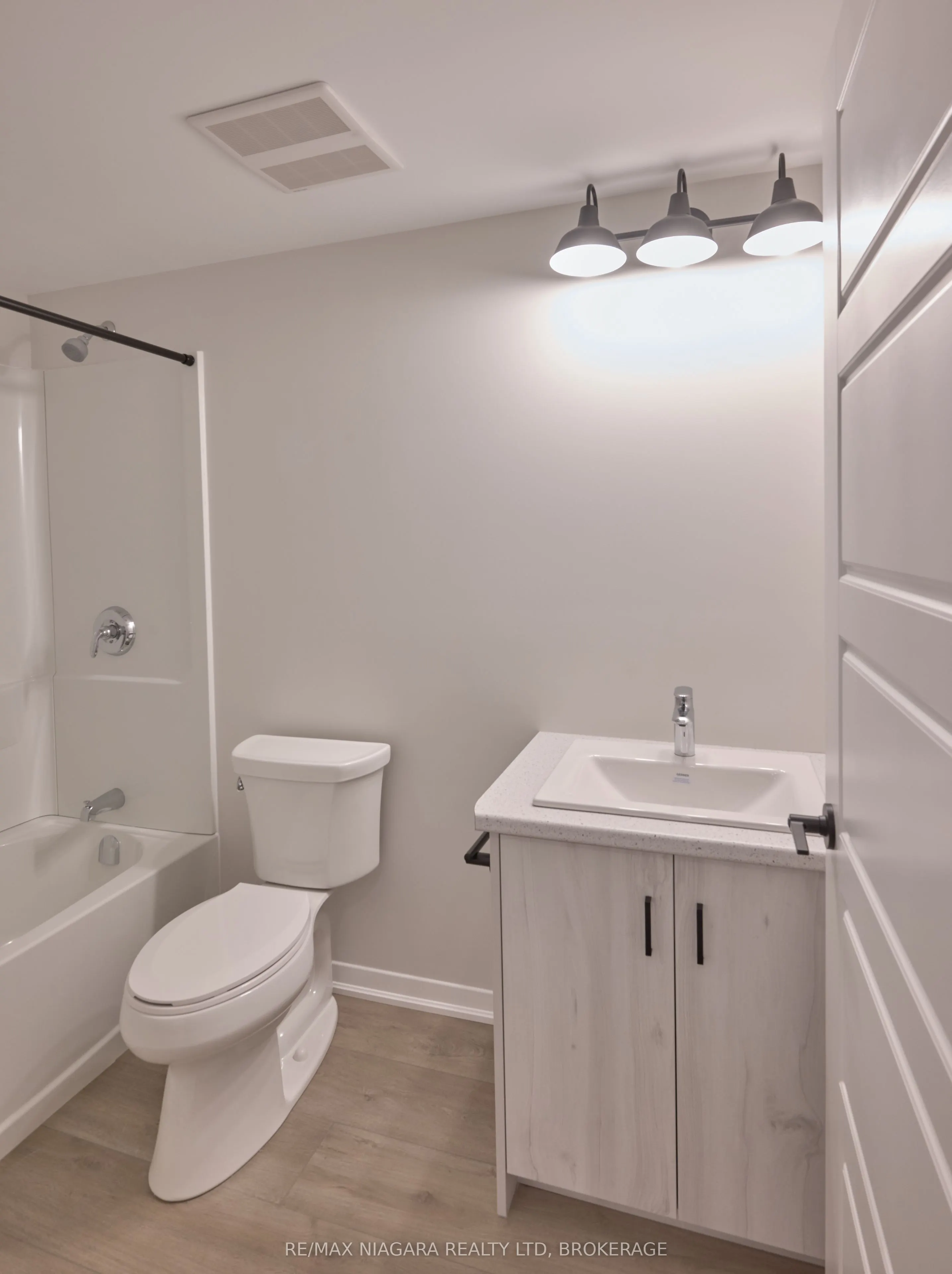 3998 Victoria Avenue #301