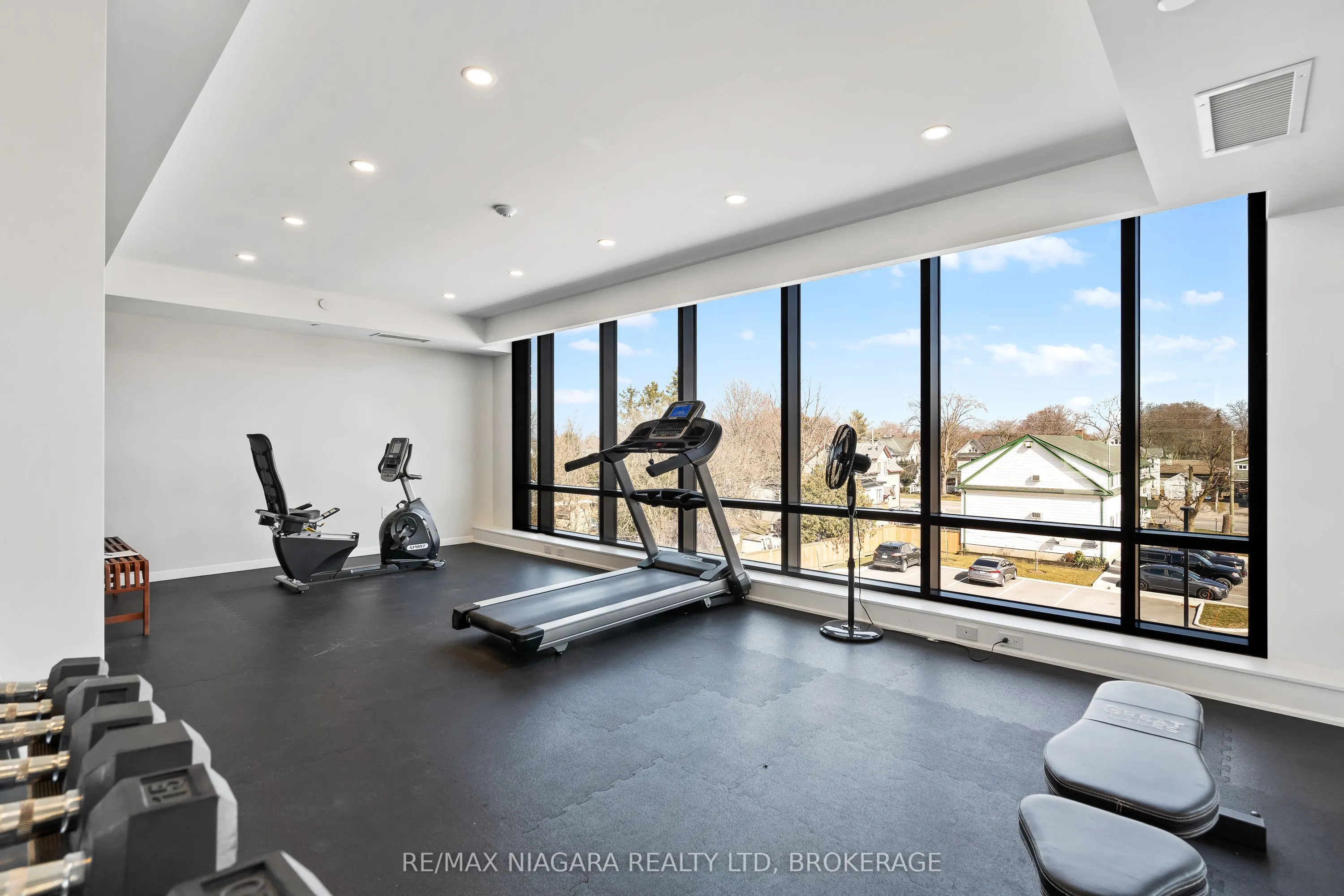 3998 Victoria Avenue #301