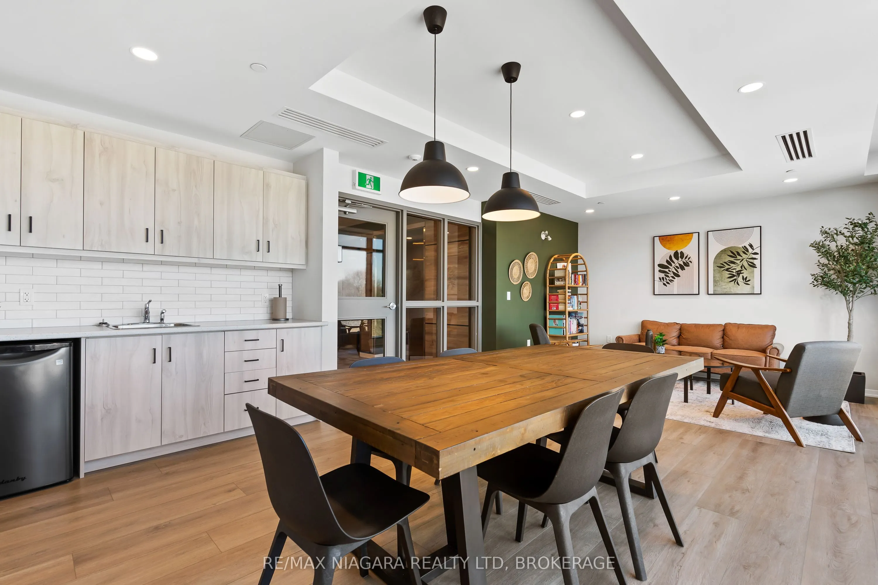 3998 Victoria Avenue #301