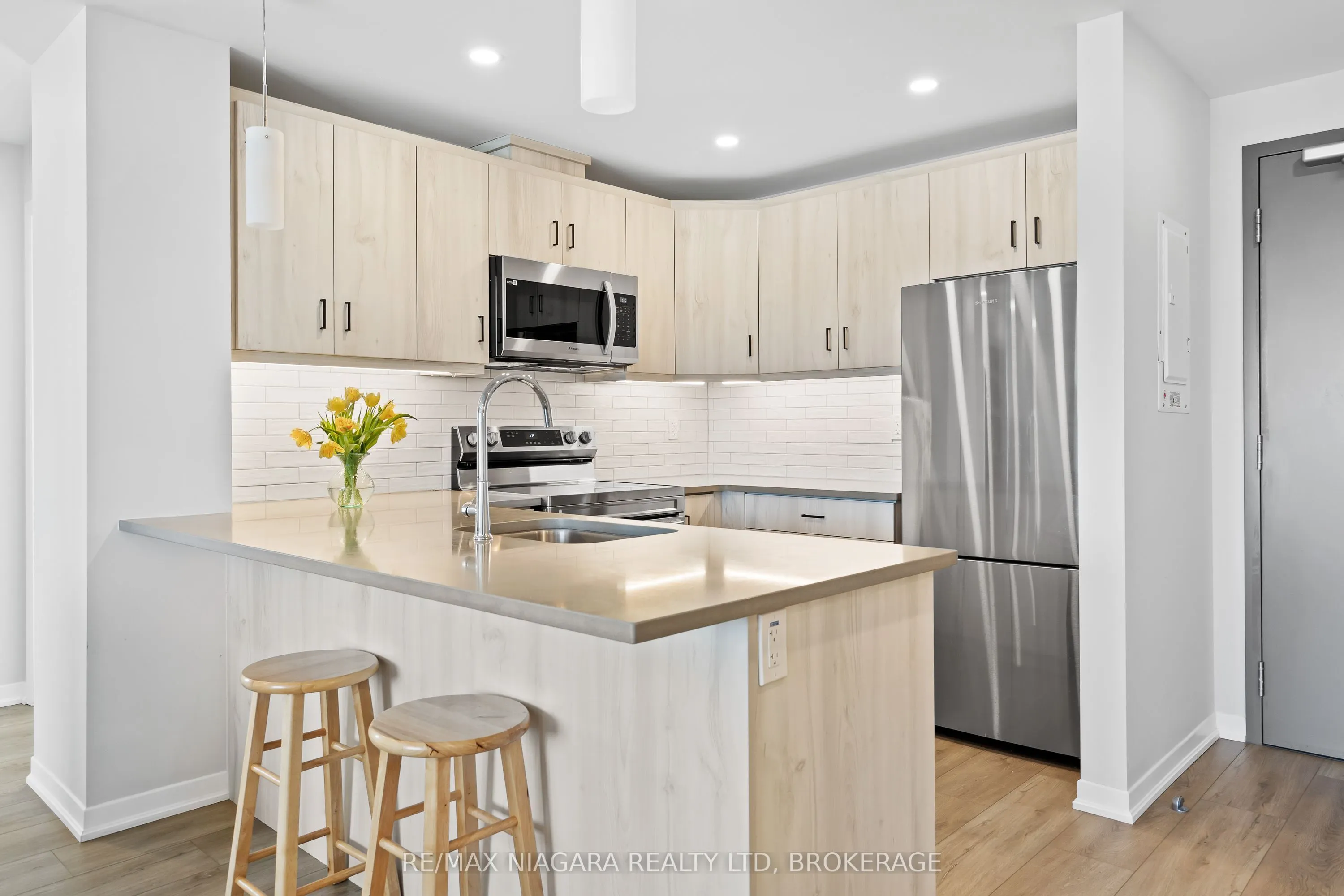 3998 Victoria Avenue #301