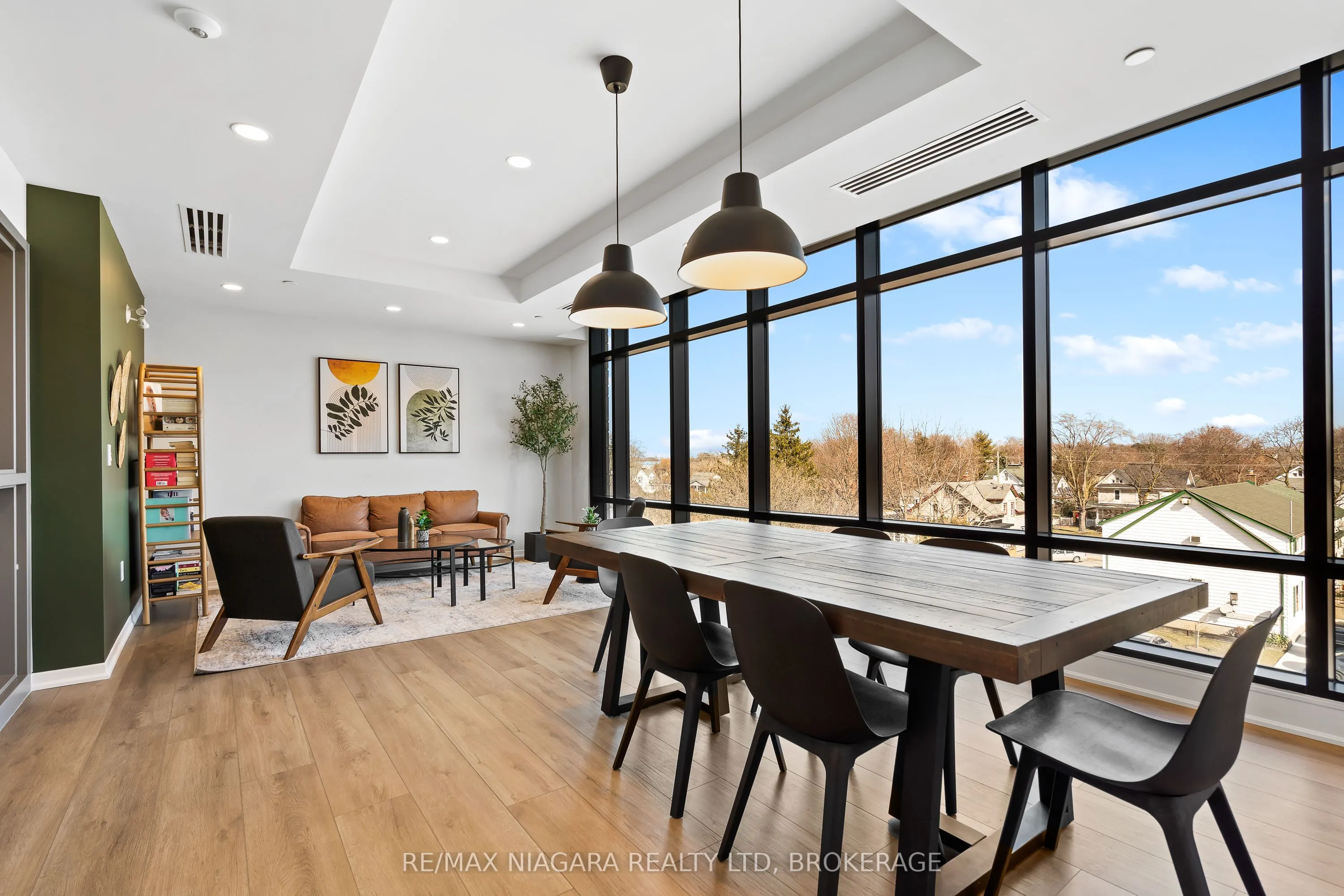 3998 Victoria Avenue #301