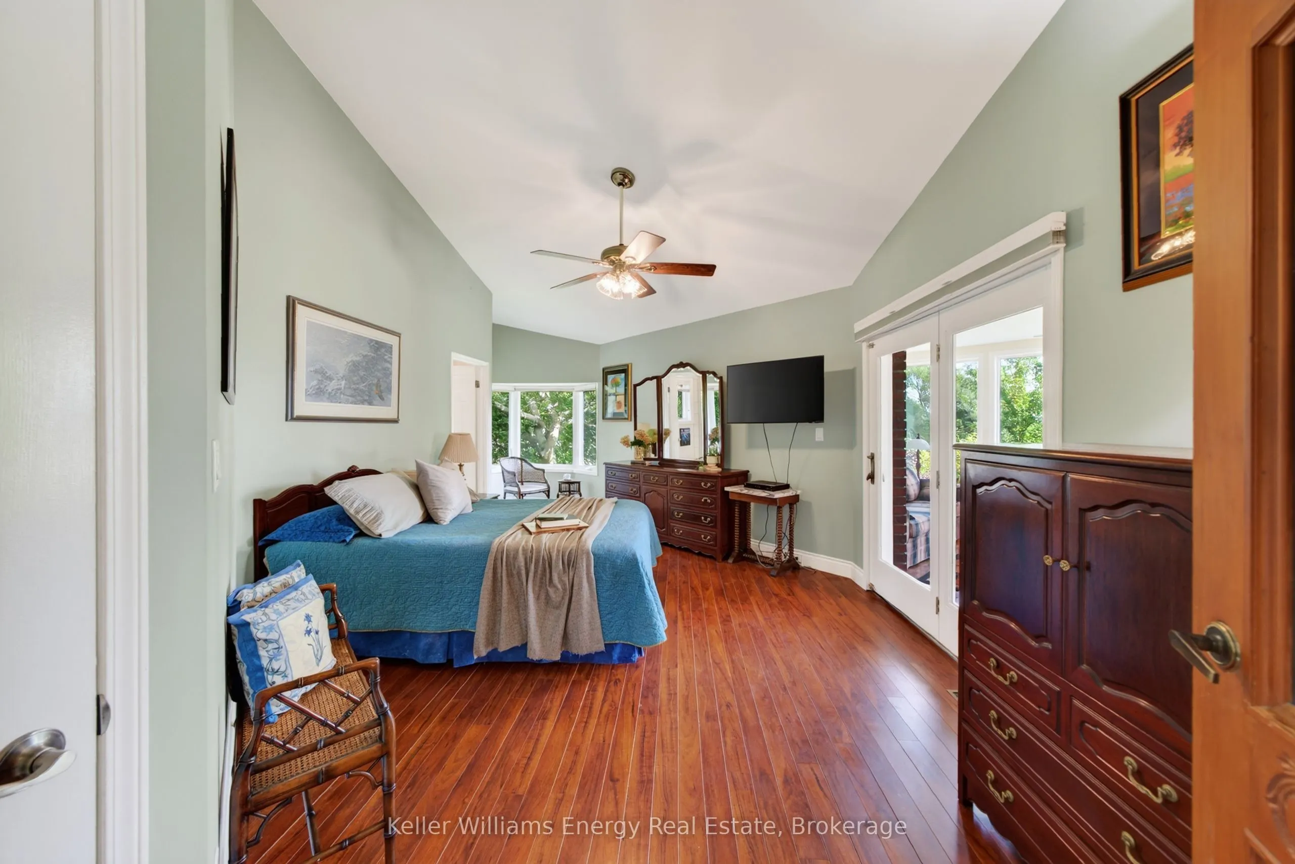 89 Smith's Bay Avenue