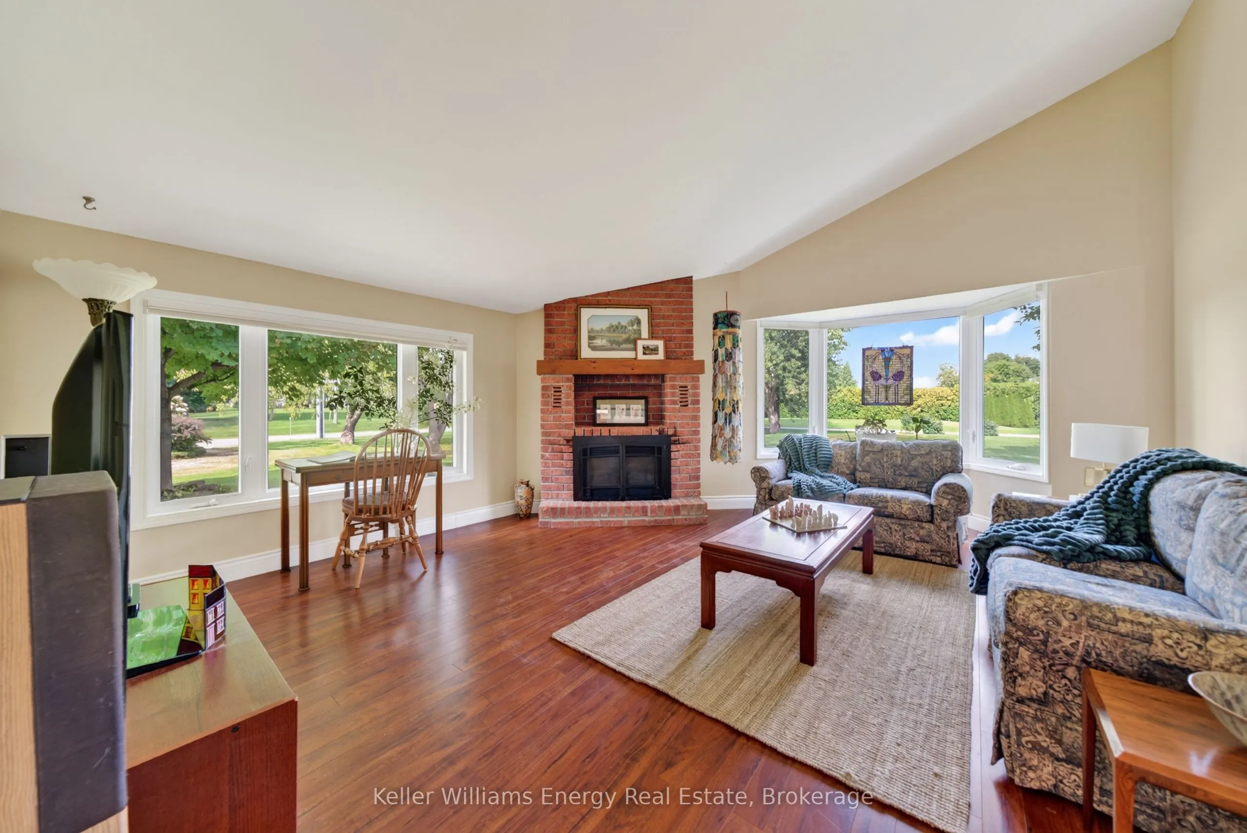 89 Smith's Bay Avenue