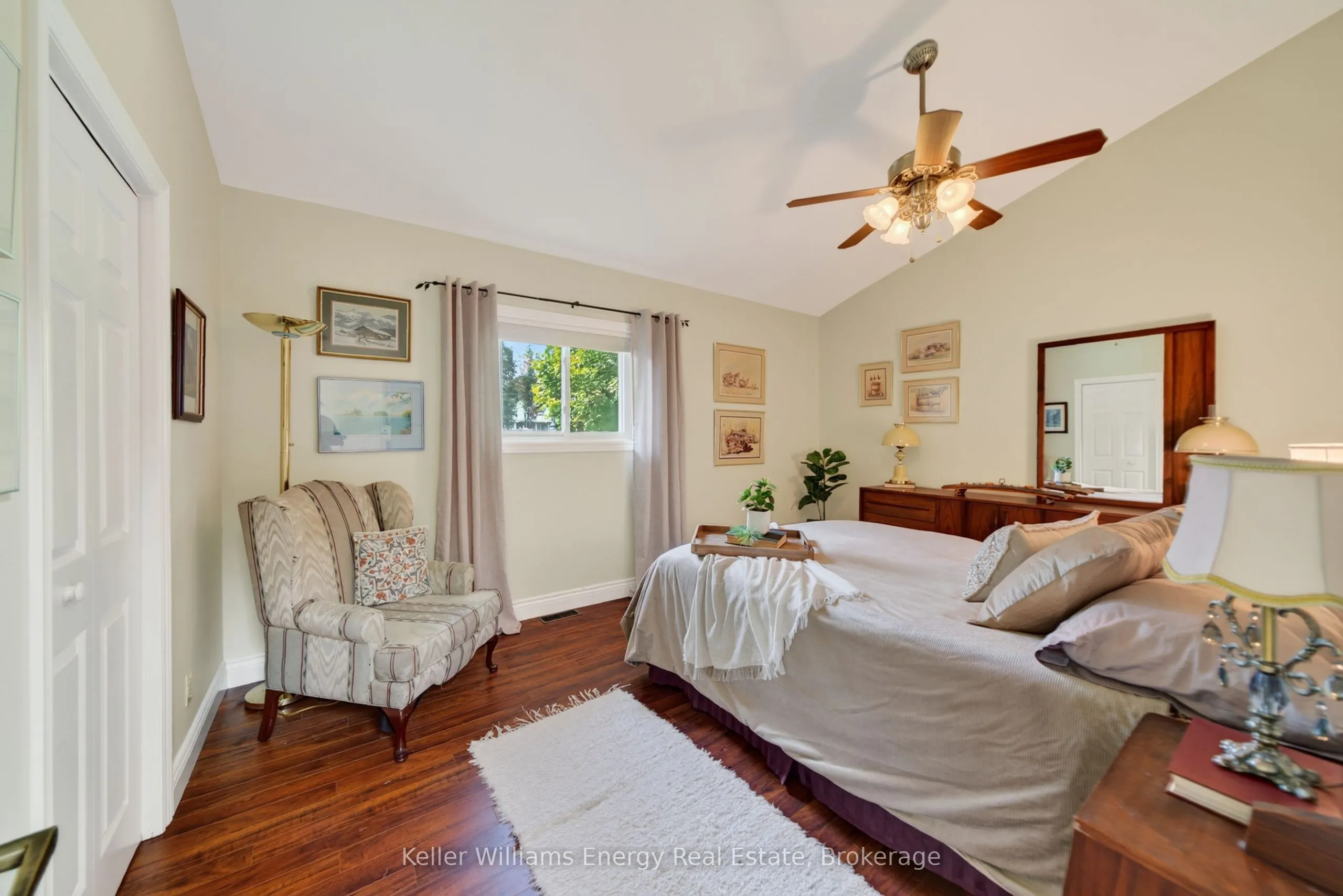89 Smith's Bay Avenue