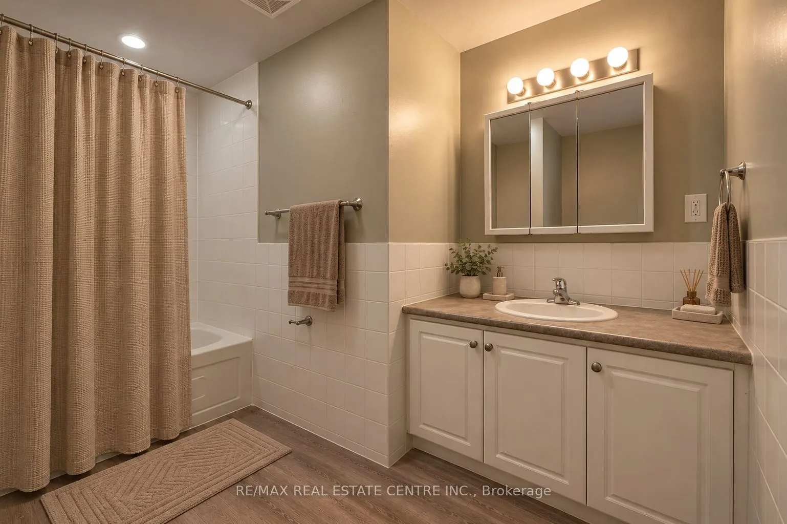 27 Woodman Drive N #4