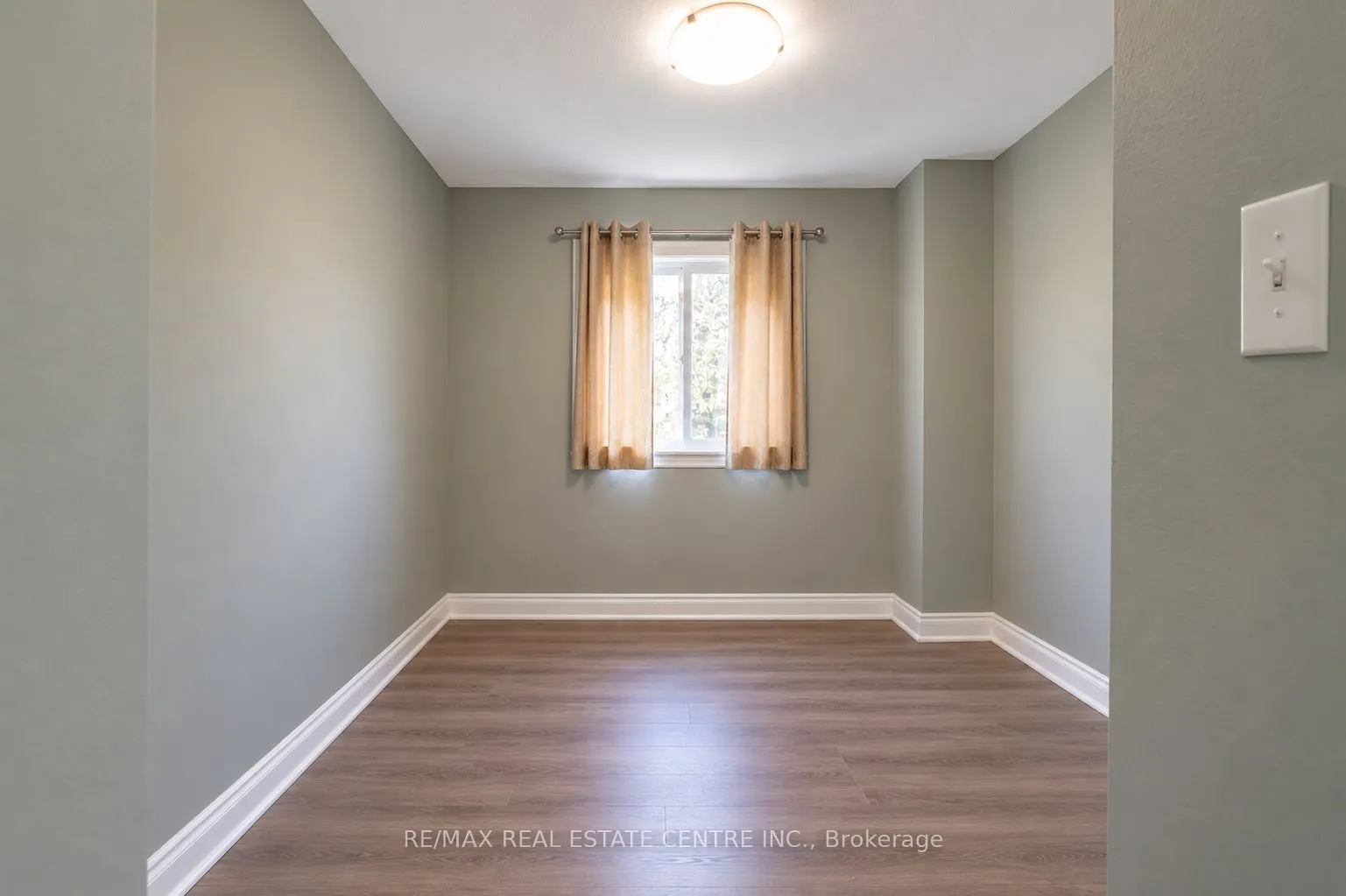 27 Woodman Drive N #4