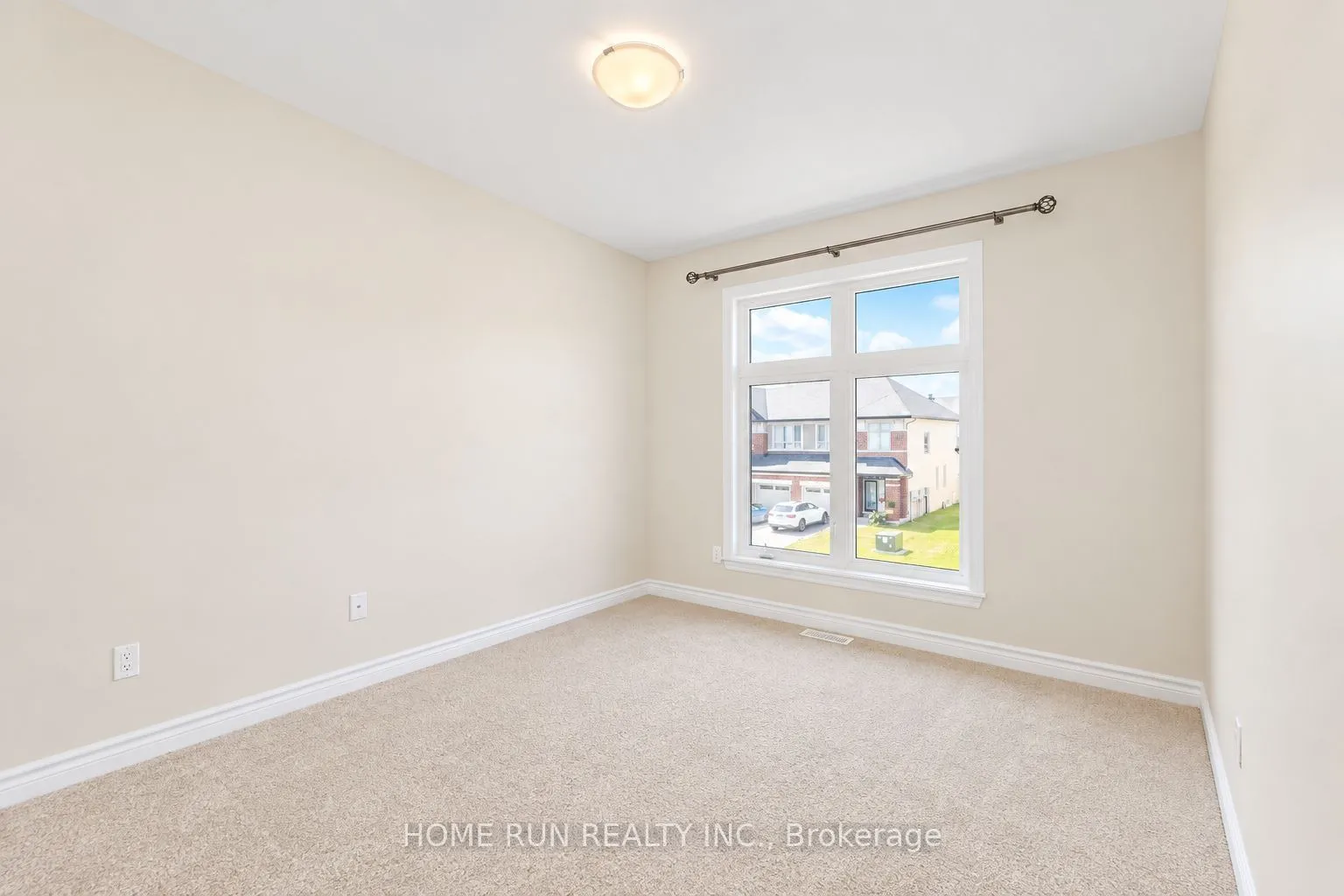 785 Cairn Crescent