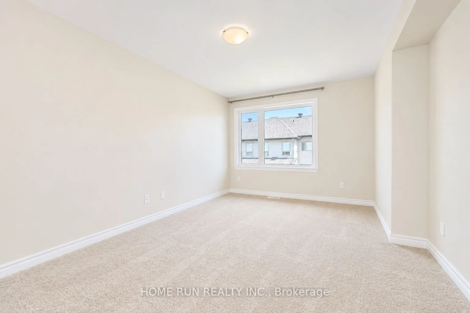 785 Cairn Crescent