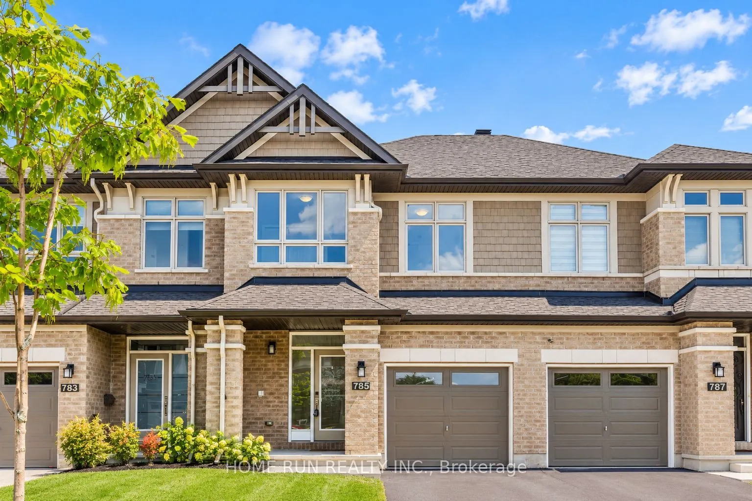 785 Cairn Crescent