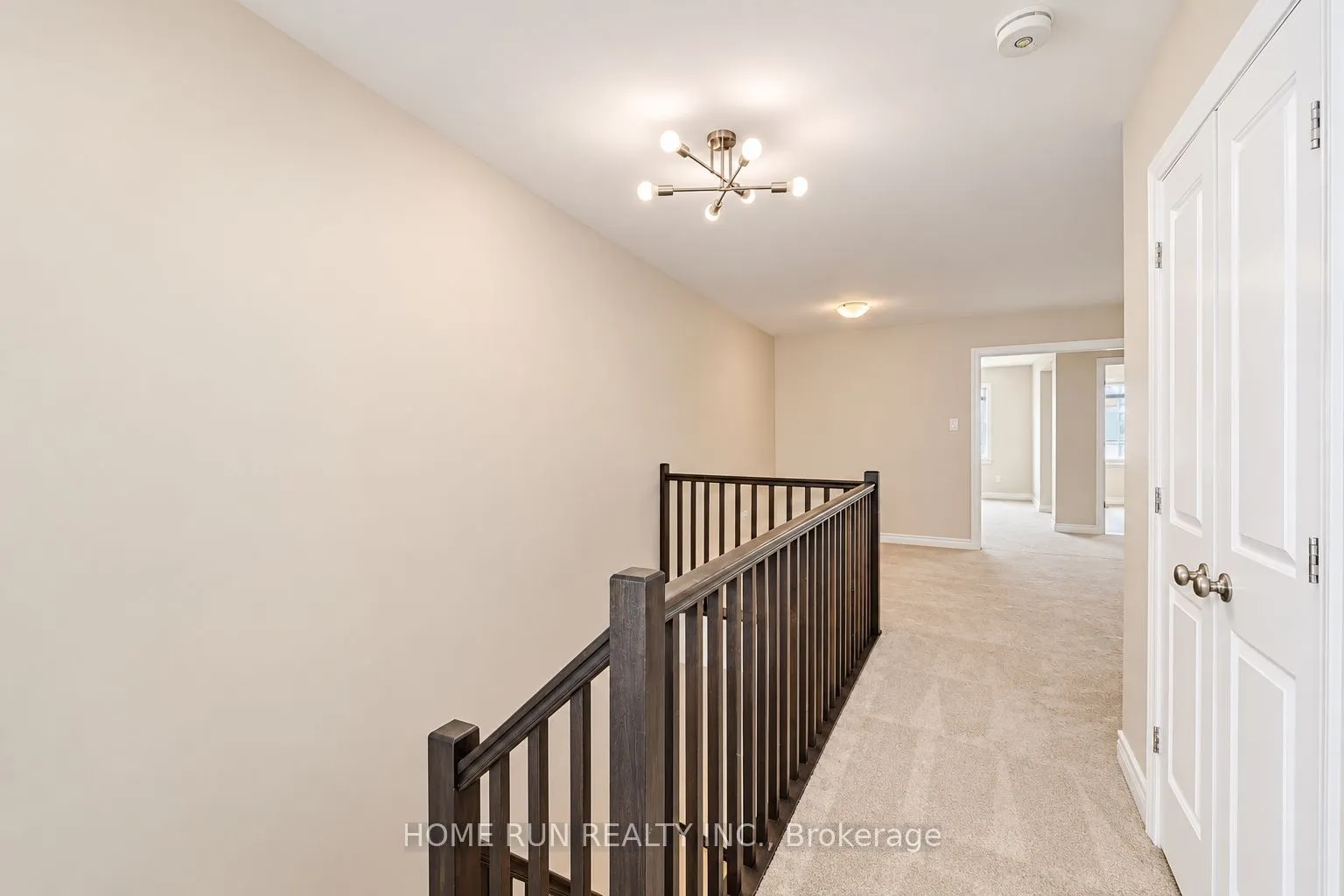 785 Cairn Crescent