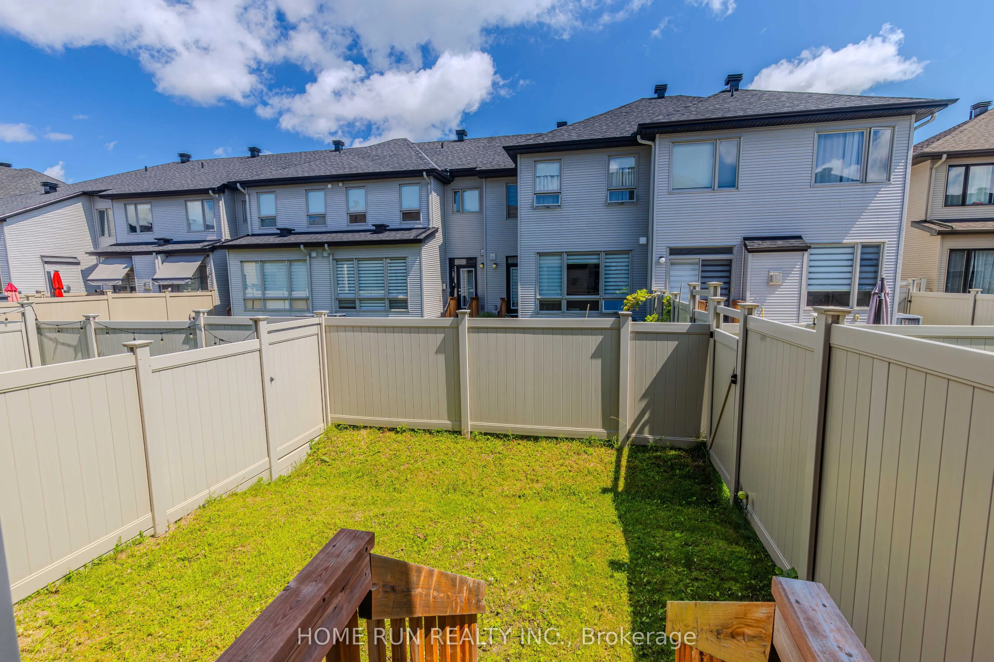 785 Cairn Crescent