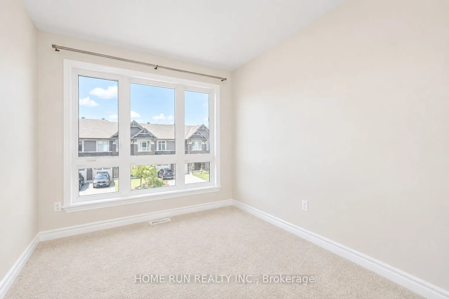 785 Cairn Crescent