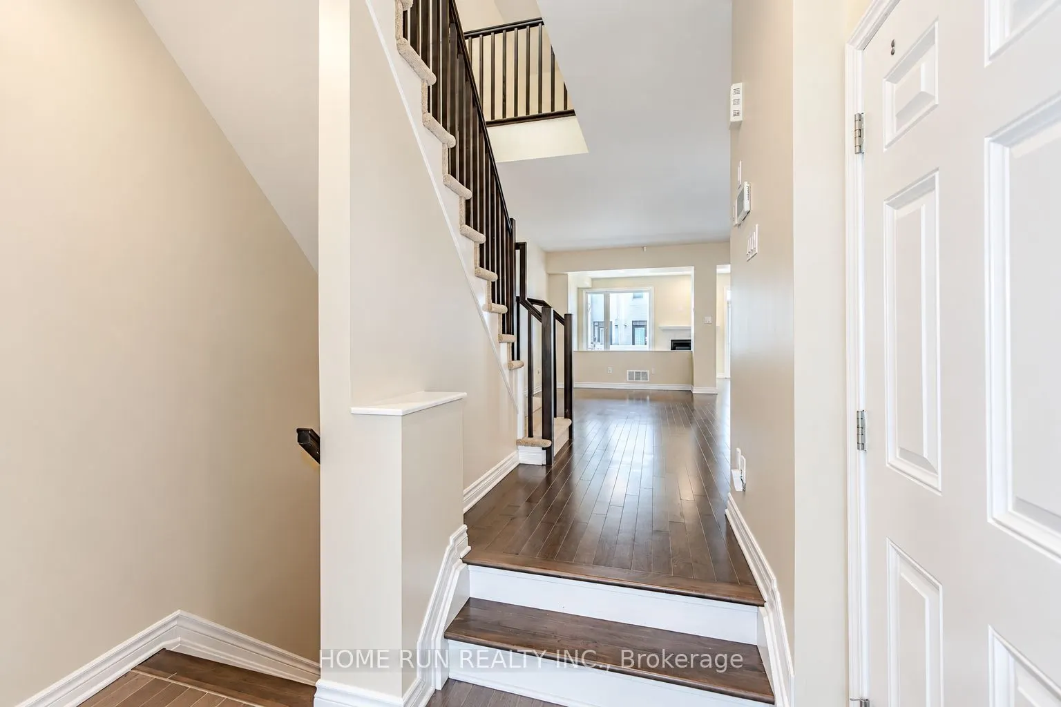 785 Cairn Crescent