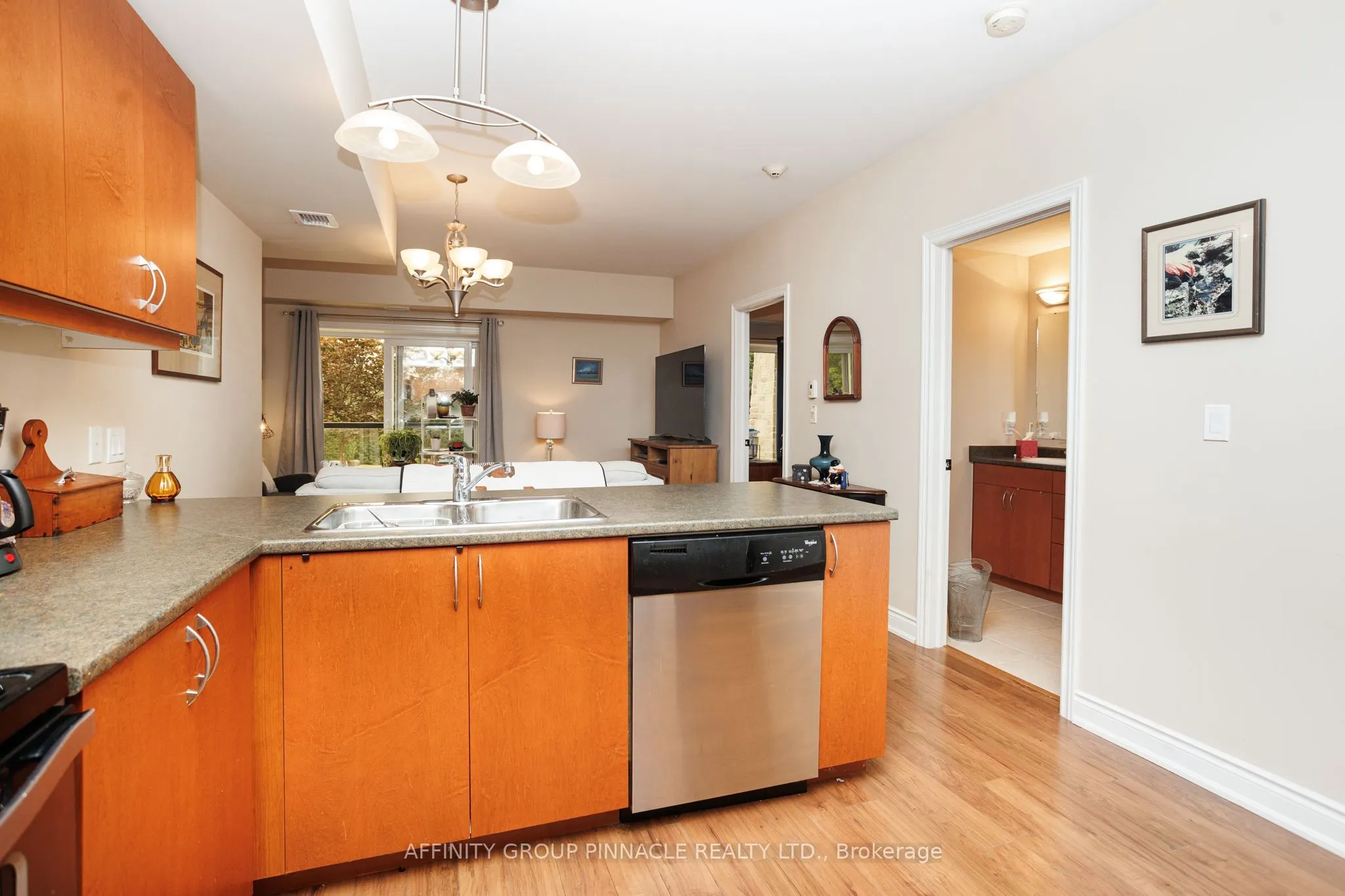 94 Francis Street W #105