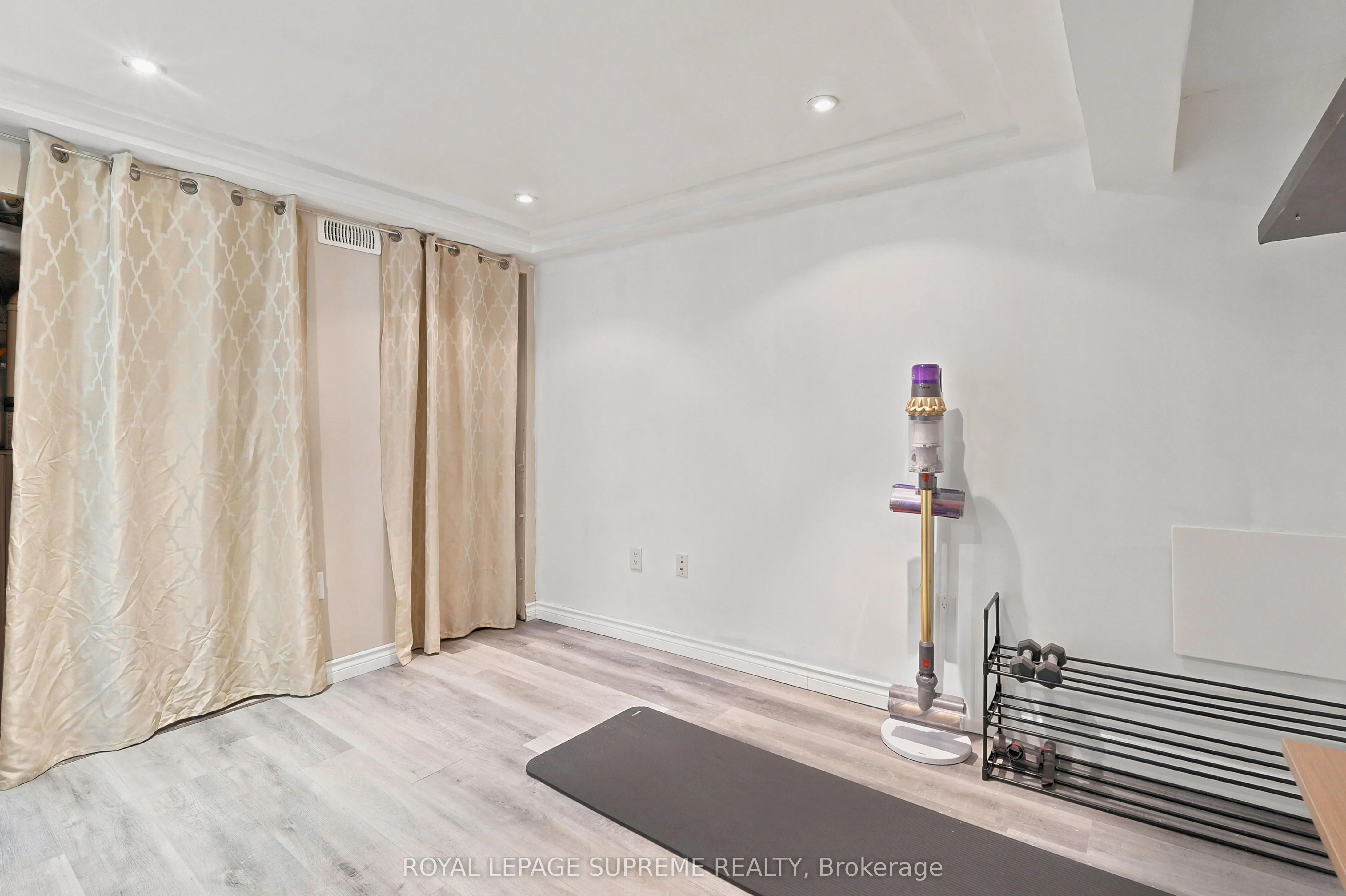 24 Alexandra Boulevard