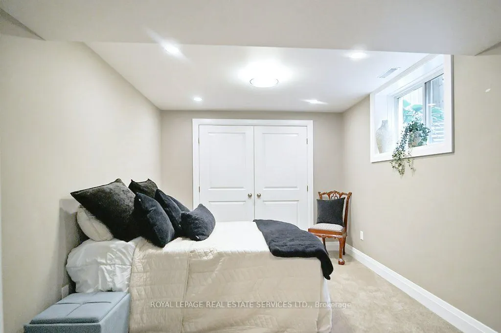 560 Lakeview Drive